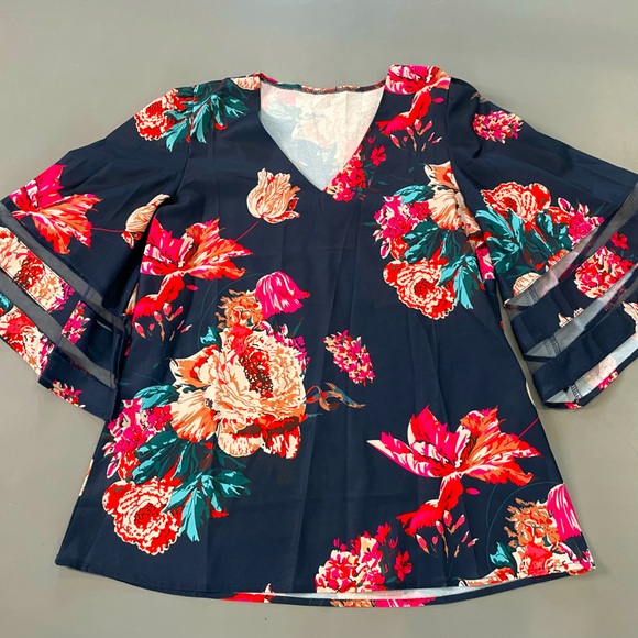 Floral Bell Sleeve Top - Picture 5 of 6